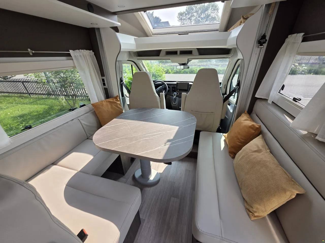 Van 3